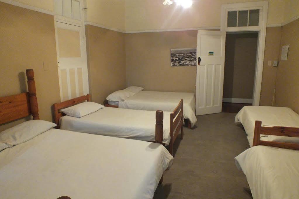 Oasis Shanti Backpackers Oudtshoorn Exterior foto